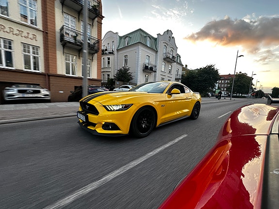 Ford Mustang 10 of 16