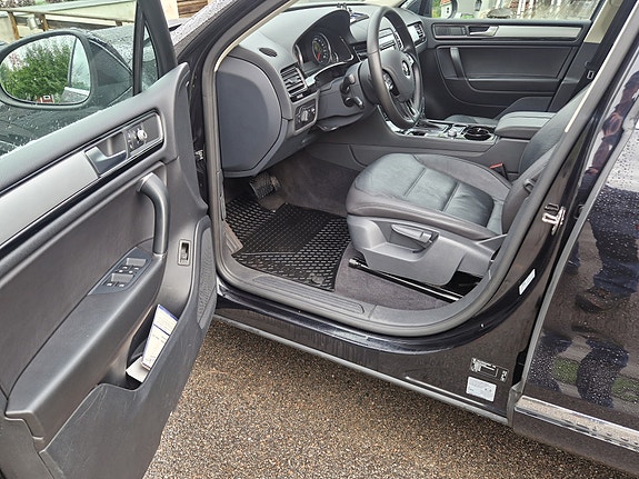Volkswagen Touareg 5 of 5