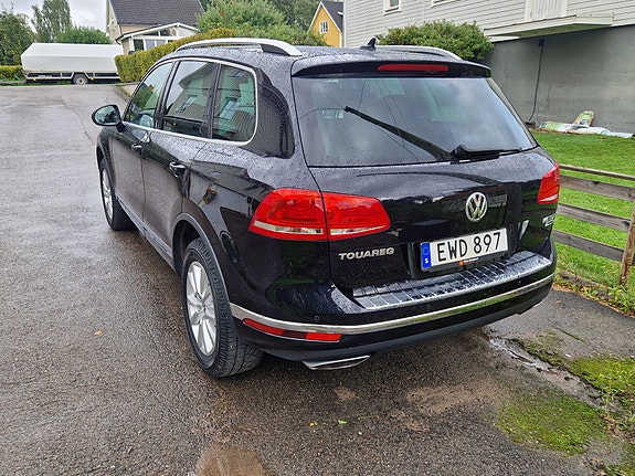 Volkswagen Touareg 2 of 5