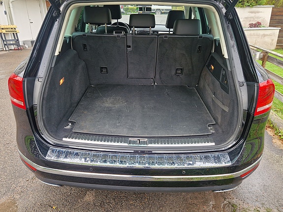 Volkswagen Touareg 3 of 5
