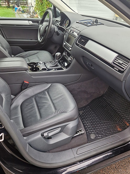 Volkswagen Touareg 4 of 5