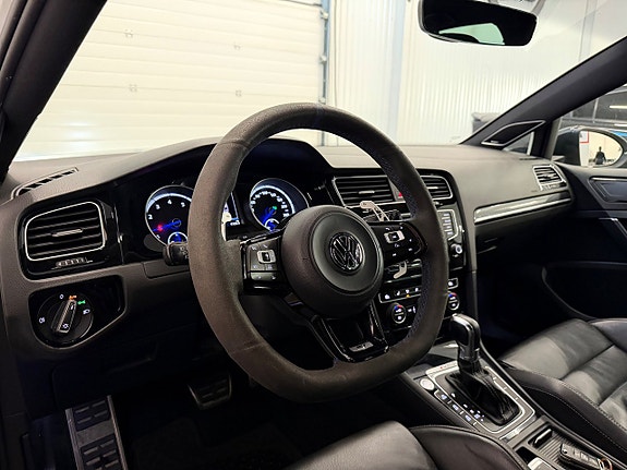 Volkswagen Golf VII 16 of 26