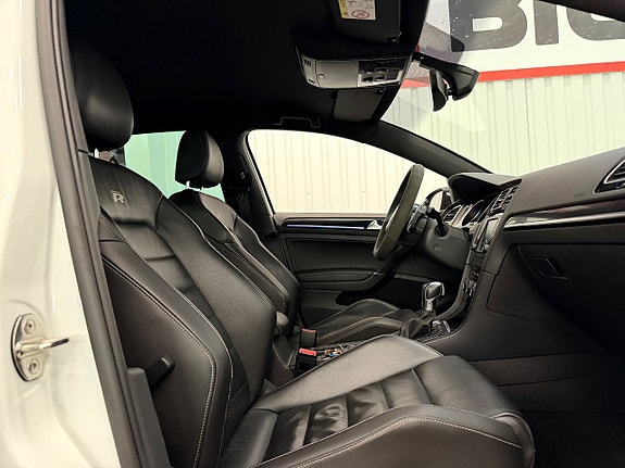 Volkswagen Golf VII 9 of 26