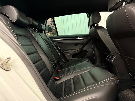 Volkswagen Golf VII 13 of 26