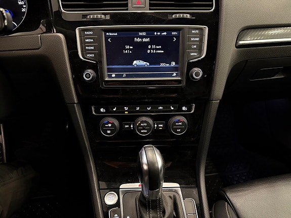 Volkswagen Golf VII 21 of 26