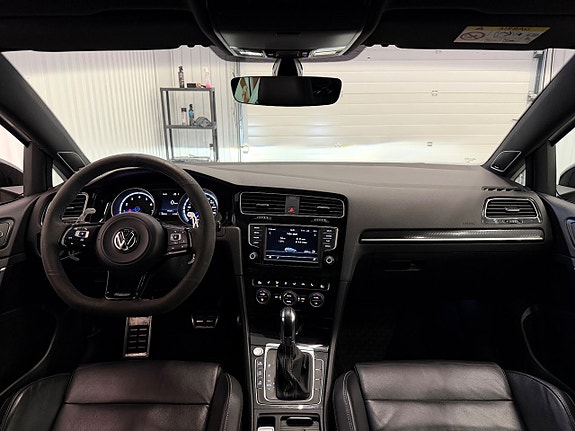 Volkswagen Golf VII 14 of 26