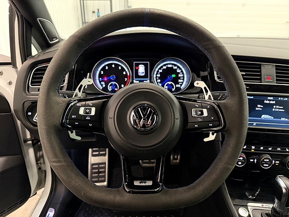 Volkswagen Golf VII 18 of 26