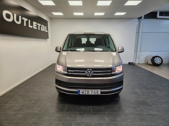 Volkswagen Caravelle 4 of 5