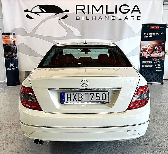 Mercedes-Benz C180 4 of 5