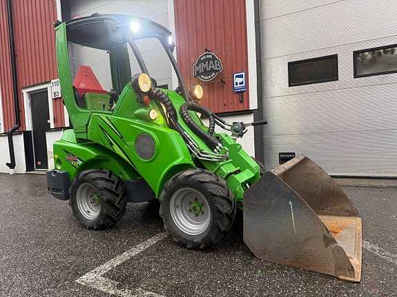 Avant 420 med skopa och breda däck