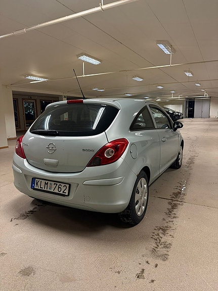 Opel Corsa 2 of 5