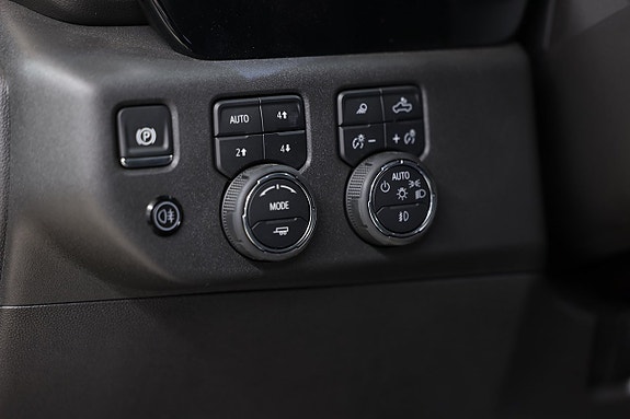 Chevrolet Silverado EV 23 of 25