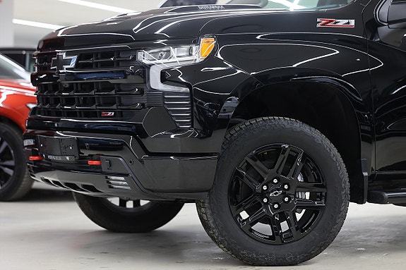 Chevrolet Silverado EV 4 of 25