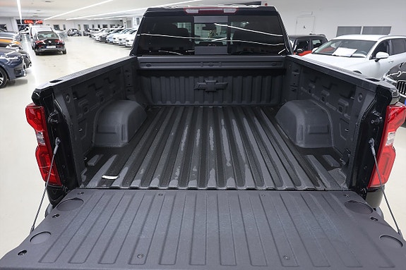 Chevrolet Silverado EV 13 of 25