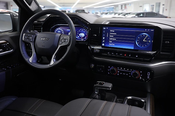 Chevrolet Silverado EV 14 of 23