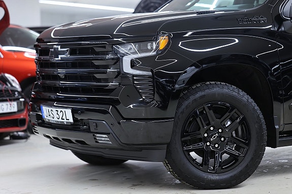 Chevrolet Silverado EV 4 of 23