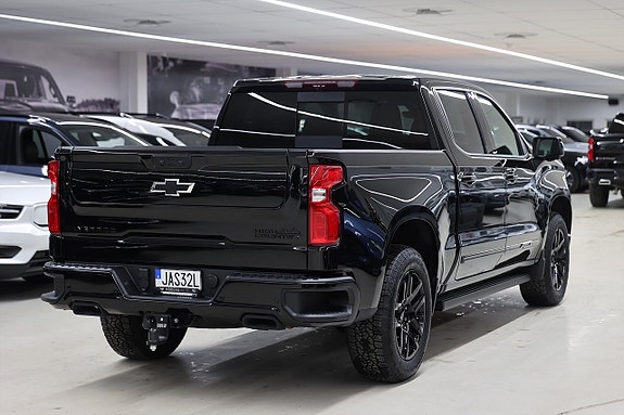 Chevrolet Silverado EV 9 of 23