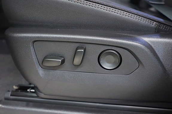 Chevrolet Silverado EV 19 of 23