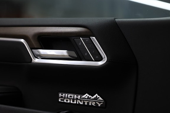 Chevrolet Silverado EV 17 of 23