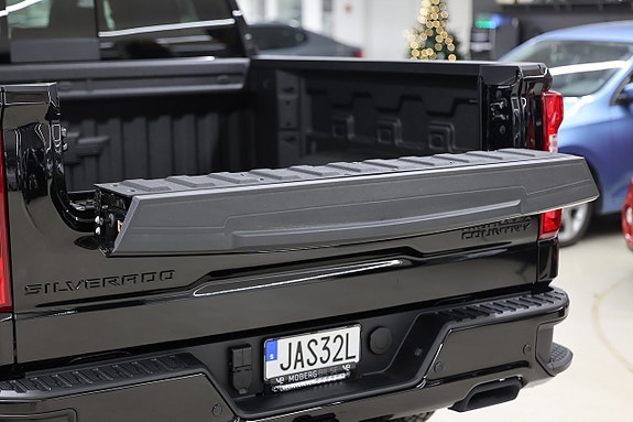 Chevrolet Silverado EV 10 of 23