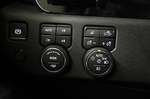 Chevrolet Silverado EV 18 of 23