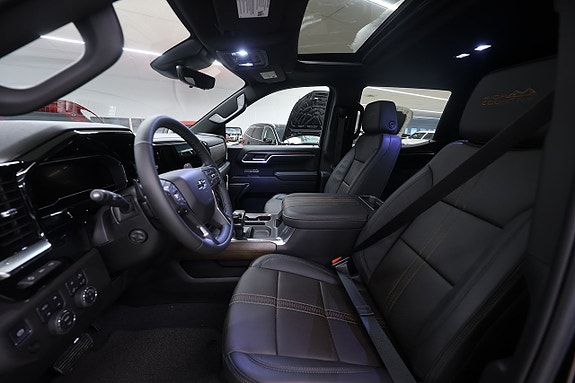 Chevrolet Silverado EV 16 of 23
