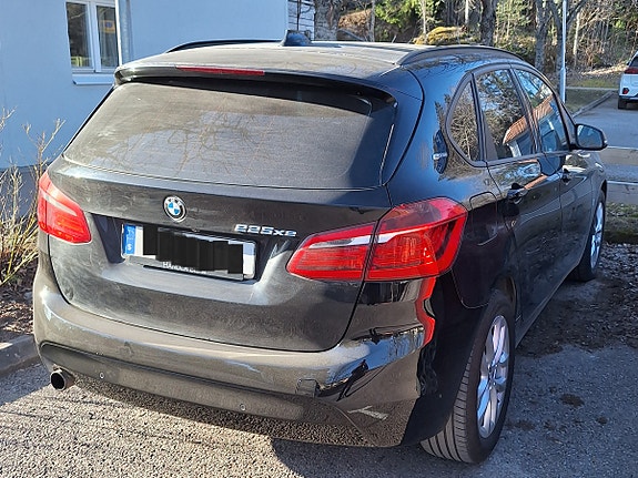 BMW 225xe 3 of 3