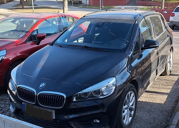 BMW 225xe 2 of 3
