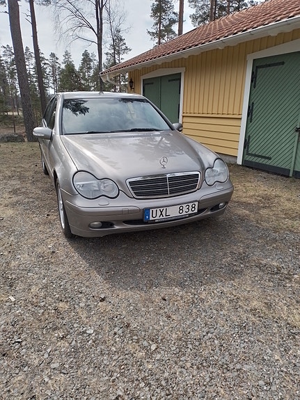 Mercedes-Benz C180 7 of 8