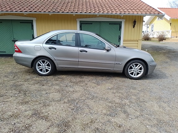 Mercedes-Benz C180 5 of 8