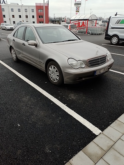 Mercedes-Benz C180 3 of 8