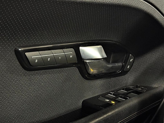 Land Rover Range Rover Evoque 23 of 27