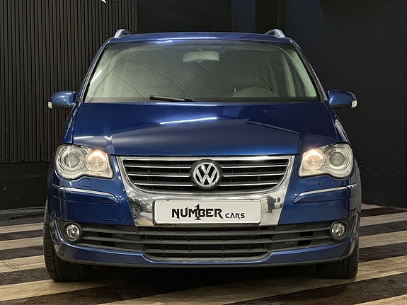 Volkswagen Touran 4 of 5