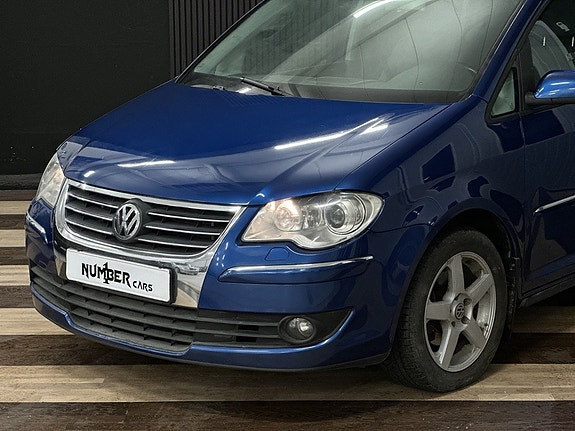 Volkswagen Touran 3 of 5