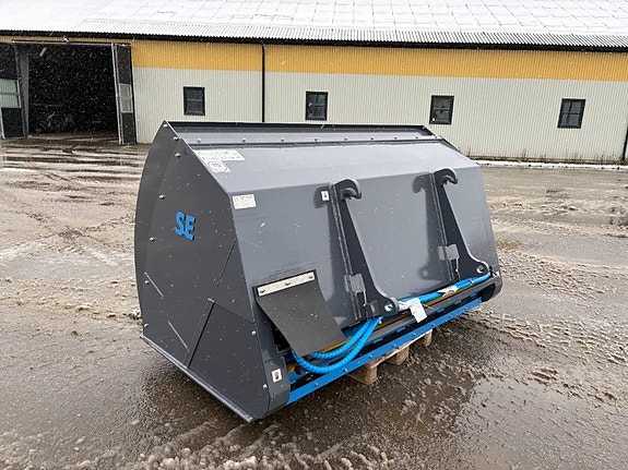 SE Equipment  sandspridarskopa, 3300 L, fraktfritt