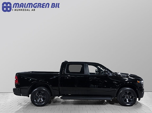 Dodge RAM 1500 2 of 5