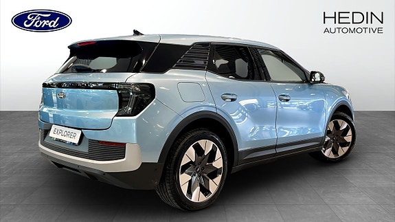 Ford Explorer 2 of 5