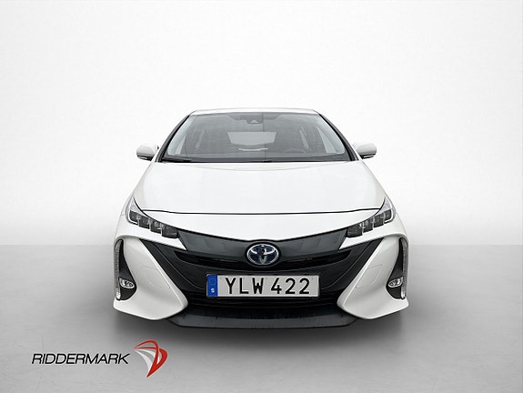 Toyota Prius 2 of 5