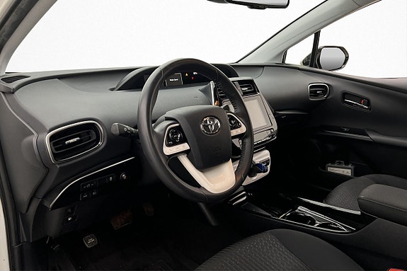 Toyota Prius 9 of 27