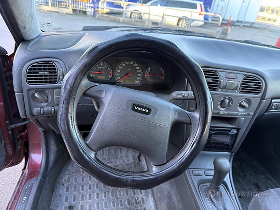 Volvo V40 4 of 5
