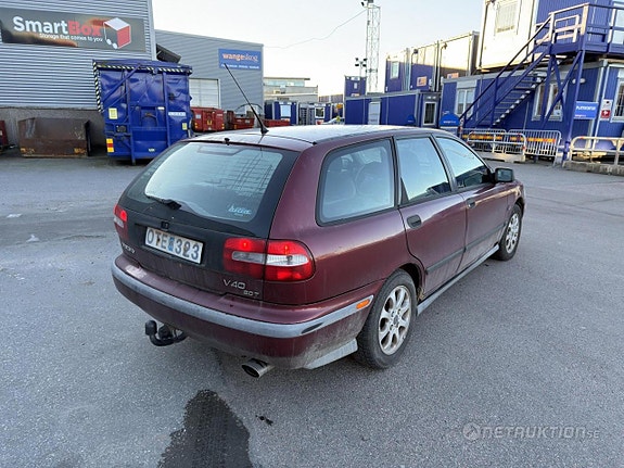 Volvo V40 2 of 5
