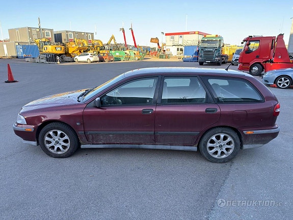 Volvo V40 3 of 5