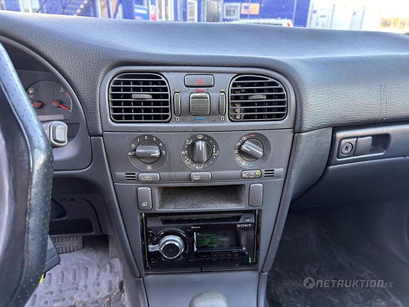Volvo V40 5 of 5