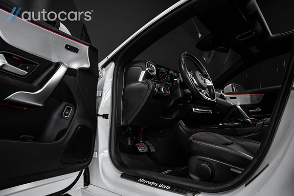 Mercedes-Benz CLA250 13 of 30