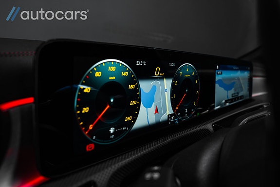 Mercedes-Benz CLA250 17 of 30