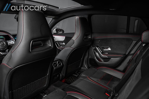 Mercedes-Benz CLA250 26 of 30