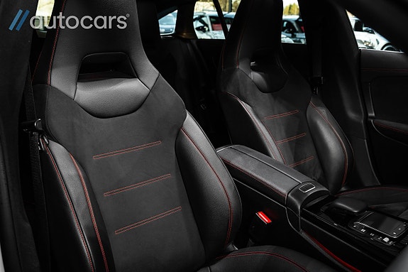 Mercedes-Benz CLA250 24 of 30