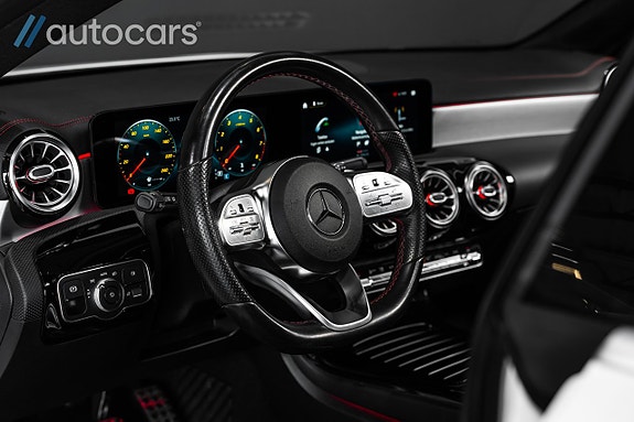 Mercedes-Benz CLA250 14 of 30