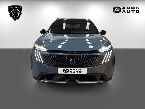 Peugeot 5008 2 of 5