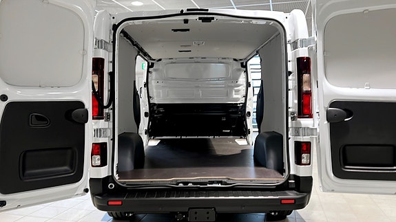 Renault Trafic 6 of 10